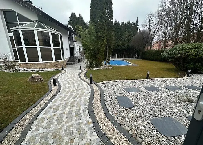 Apartament With Swimming Pool Near Prague Kamenice (Prague-East)
